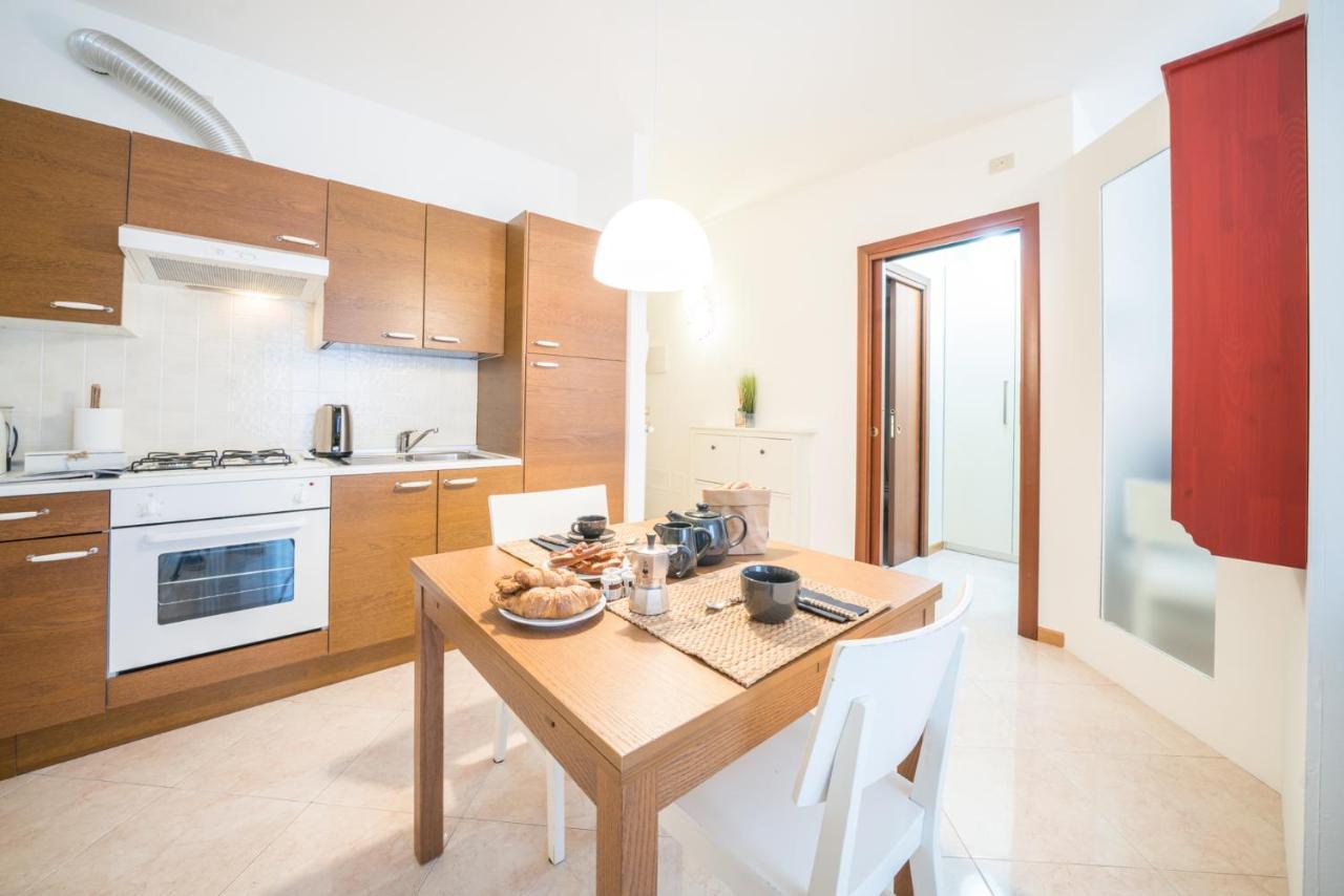 Gardappartamenti Garibaldi City Centre Ντεζεντσάνο ντελ Γκάρντα Εξωτερικό φωτογραφία