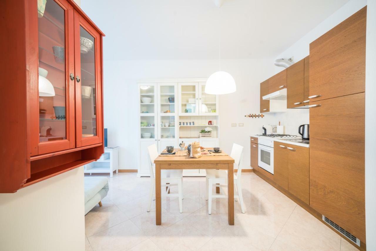 Gardappartamenti Garibaldi City Centre Ντεζεντσάνο ντελ Γκάρντα Εξωτερικό φωτογραφία